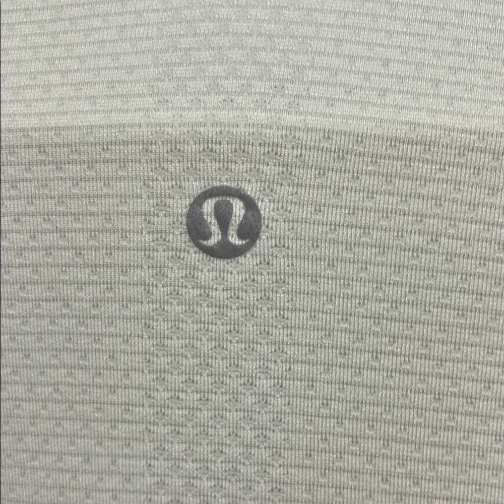 Lululemon Athletica Cream Fitted Long Sleeve Tee - Picture 4 of 9